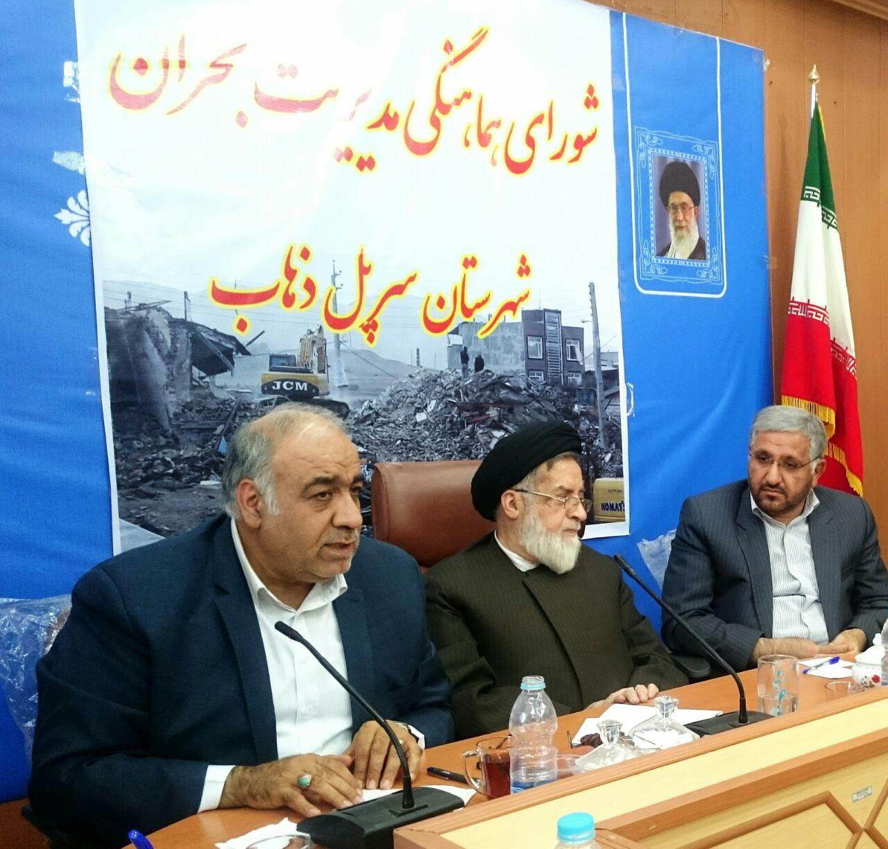 نبود کانکس و قطعی برق دو مشکل عمده زلزله زدگان است نبود کانکس و قطعی برق دو مشکل عمده زلزله زدگان است