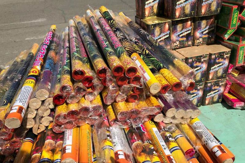 كشف هزارو 500 عدد انواع مواد محترقه غير مجاز