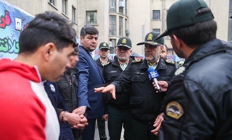 سردار رحیمی: در سومین مرحله طرح اقتدار ۴۲۲ نفر از اراذل و اوباش دستگیر شدند سردار رحیمی: در سومین مرحله طرح اقتدار ۴۲۲ نفر از اراذل و اوباش دستگیر شدند