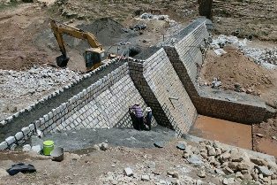 ساخت بند سنگ و ملات و کانال هدایت سیل در دارابکلا