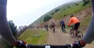 دوچرخه سواران خنج در راه مسابقات ایران