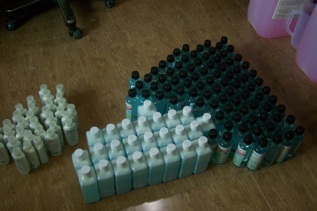 کشف مواد ضد عفونی کننده احتکار شده در کازرون