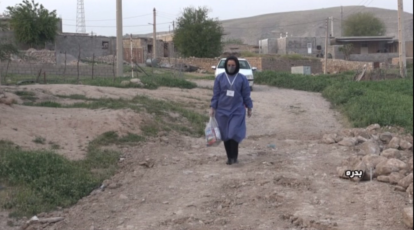 همدلی بانوی بدره‌ای با نیازمندان در روز‌های کرونایی+ گزارش