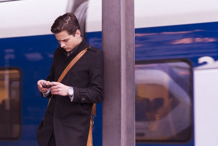 ظهور بیماری های نوظهوری که بر گردن موبایل است عوارض استفاده از موبایل