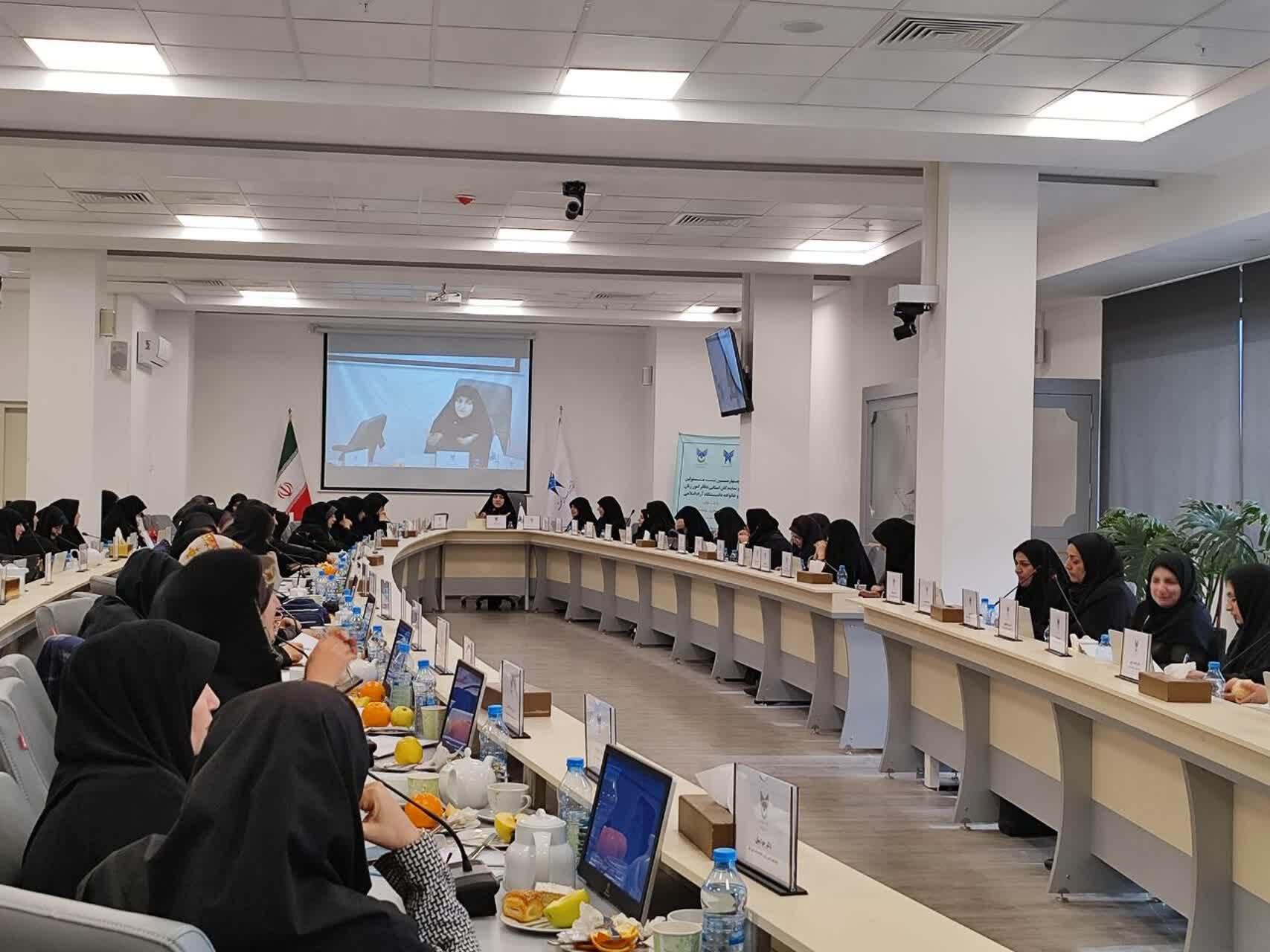 ضرورت حرکت شبکه بانوان نقش آفرین دانشگاه در مسیر خودسازی