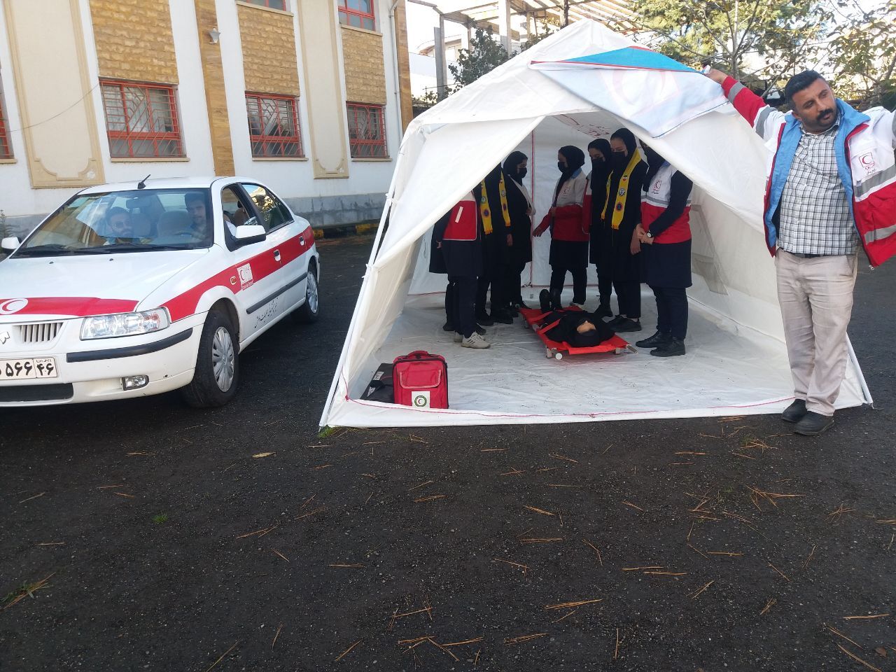 تمرین مهارت مقابله با زلزله وبلایای طبیعی درمدارس گیلان