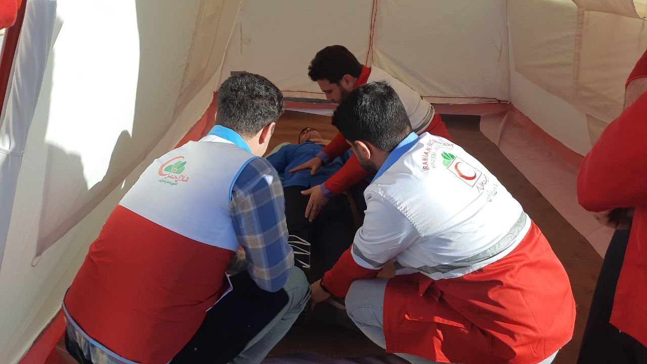 تمرین مهارت مقابله با زلزله وبلایای طبیعی درمدارس گیلان