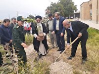 غرس ۱۱۲ نهال به نام امدادگران شهید دهلران