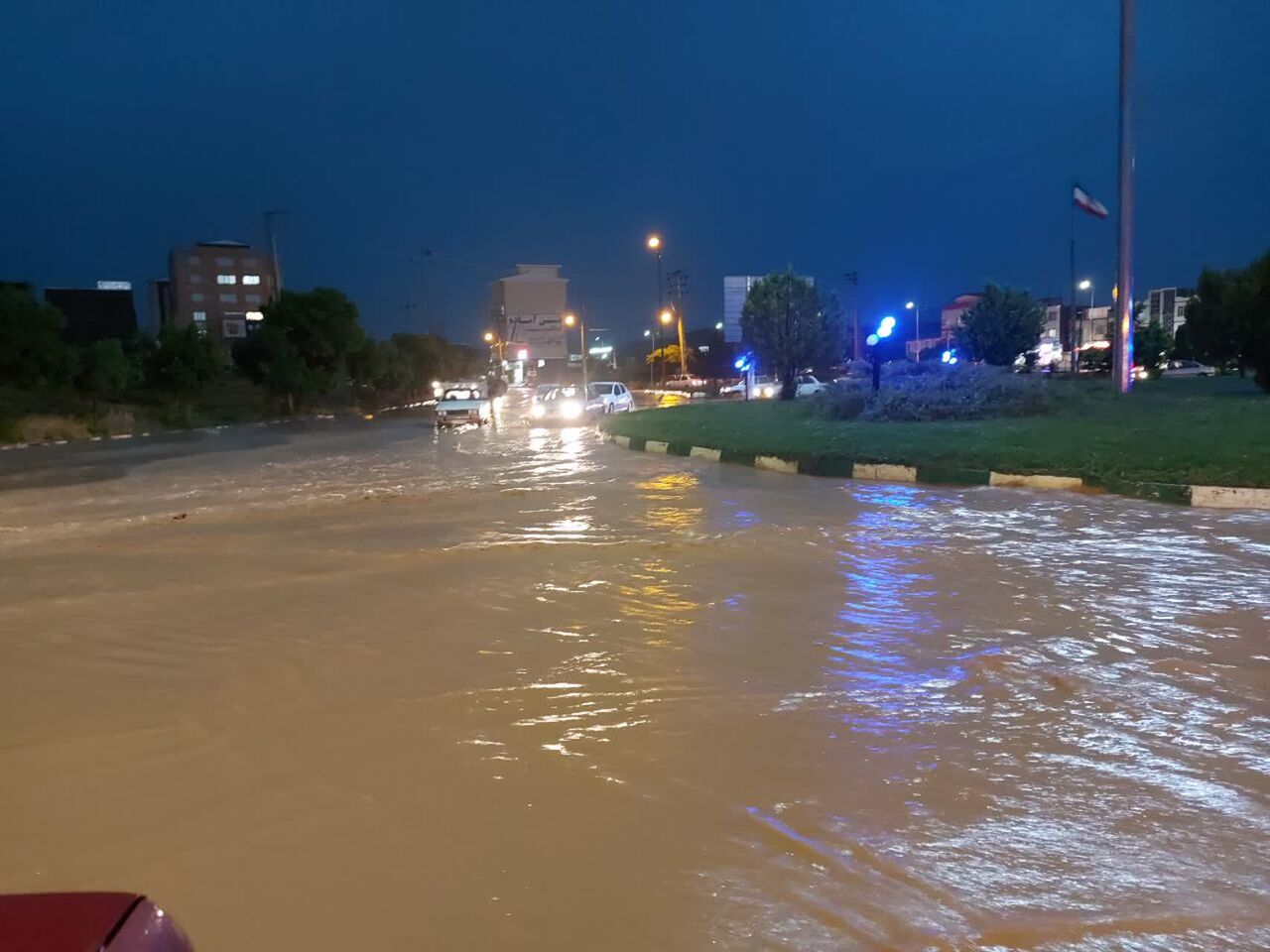 آبگرفتگی معابر عمومی خلخال بر اثر سیلاب