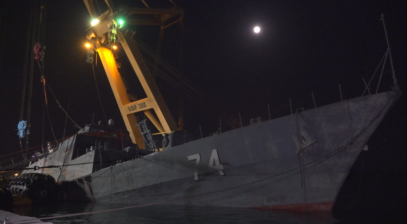 *** عملیات شناورسازی ناوشکن سهند با موفقیت انجام شد *** عملیات شناورسازی ناوشکن سهند با موفقیت انجام شد