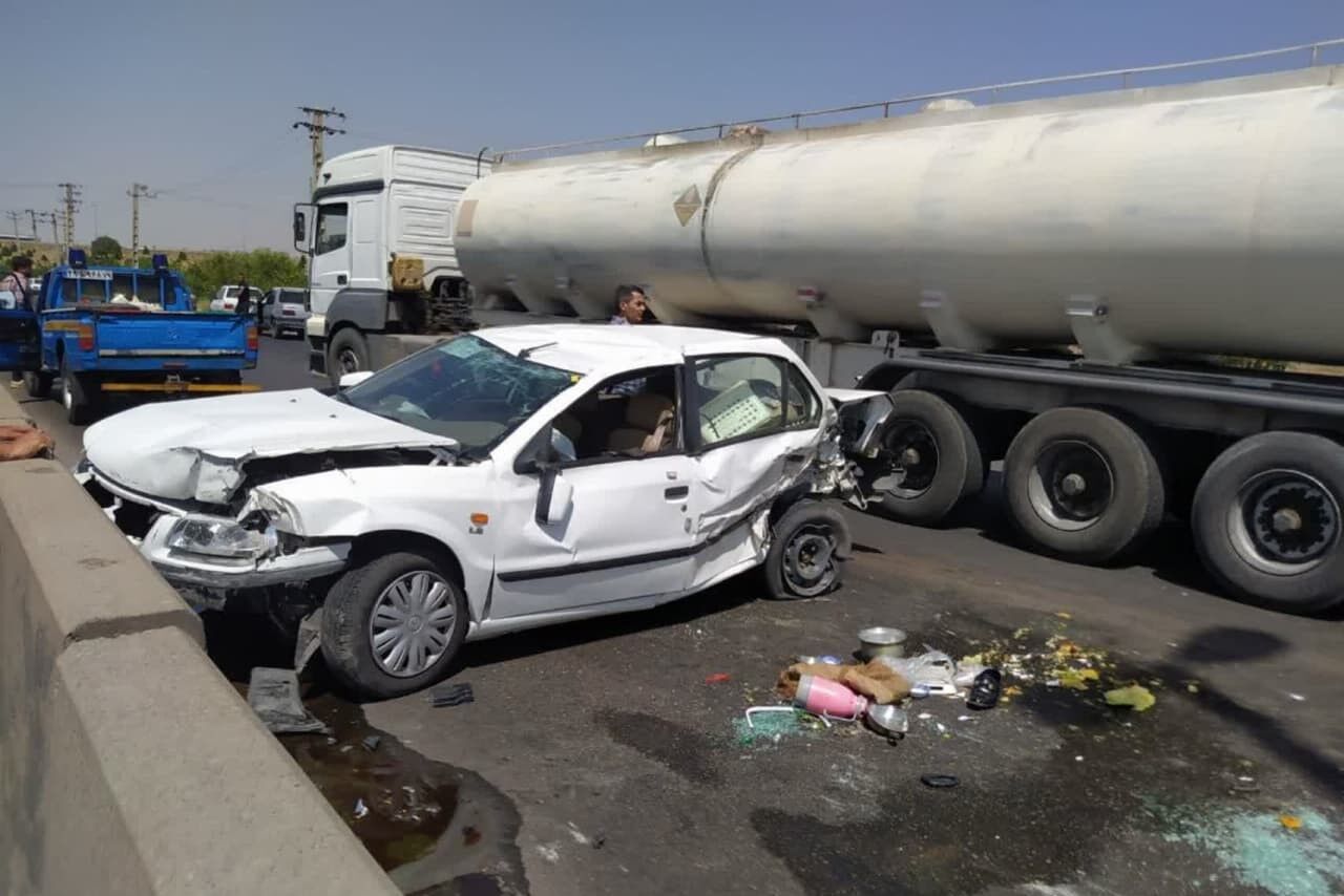 ۶ مصدوم در برخورد ۲ دستگاه خودروی سواری ۶ مصدوم در برخورد ۲ دستگاه خودروی سواری