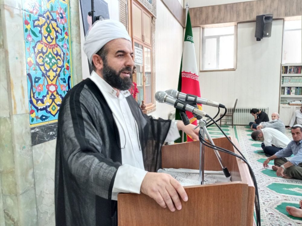 مسلمانان باید همانند امام حسین (ع) در برابر ظلم ایستادگی کنند