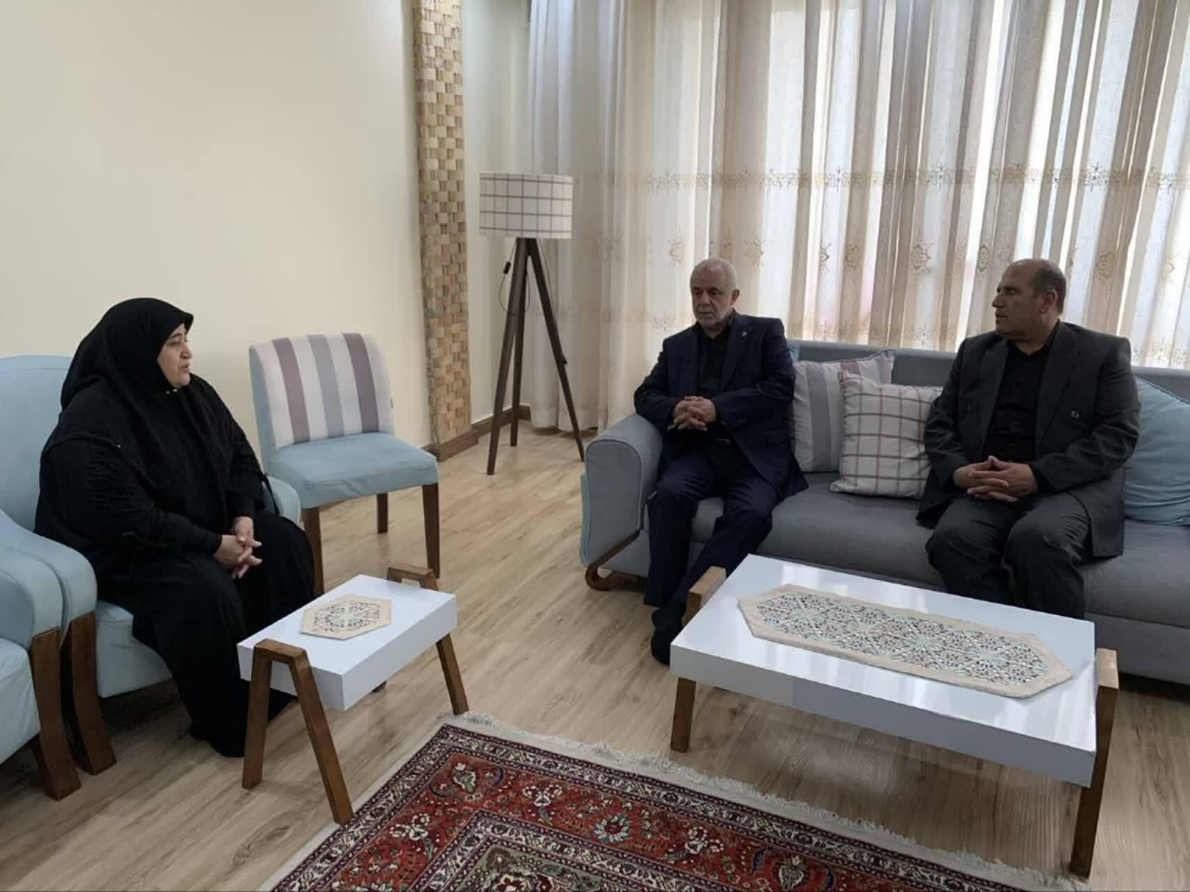مسئولان در مقام آزمایش الهی برای خدمت به خانواده شهدا قرار دارند