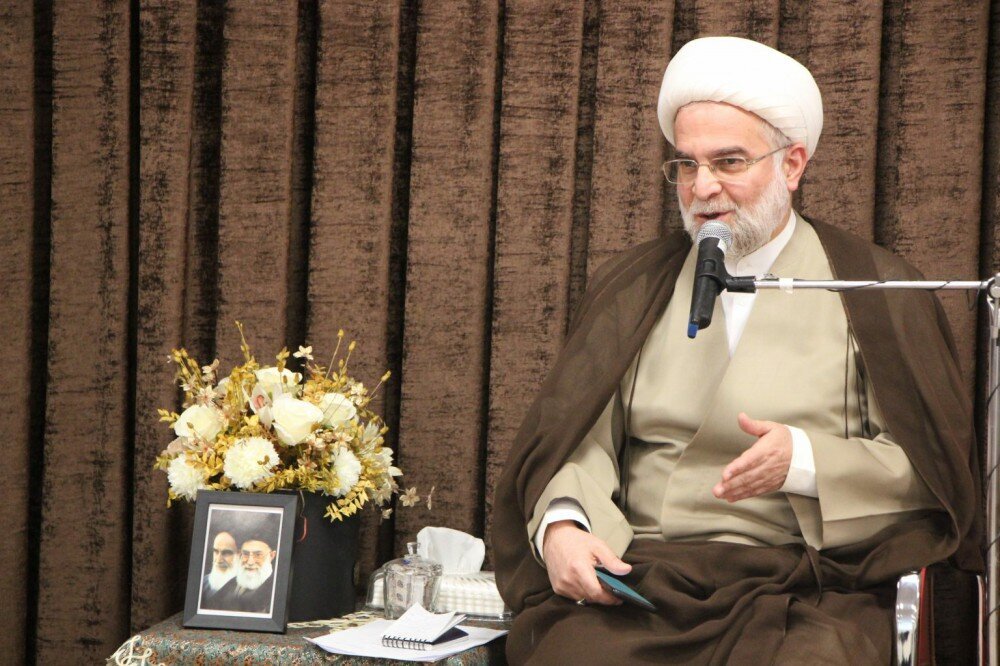 روحانیون همبستگی را در جامعه تقویت کنند.