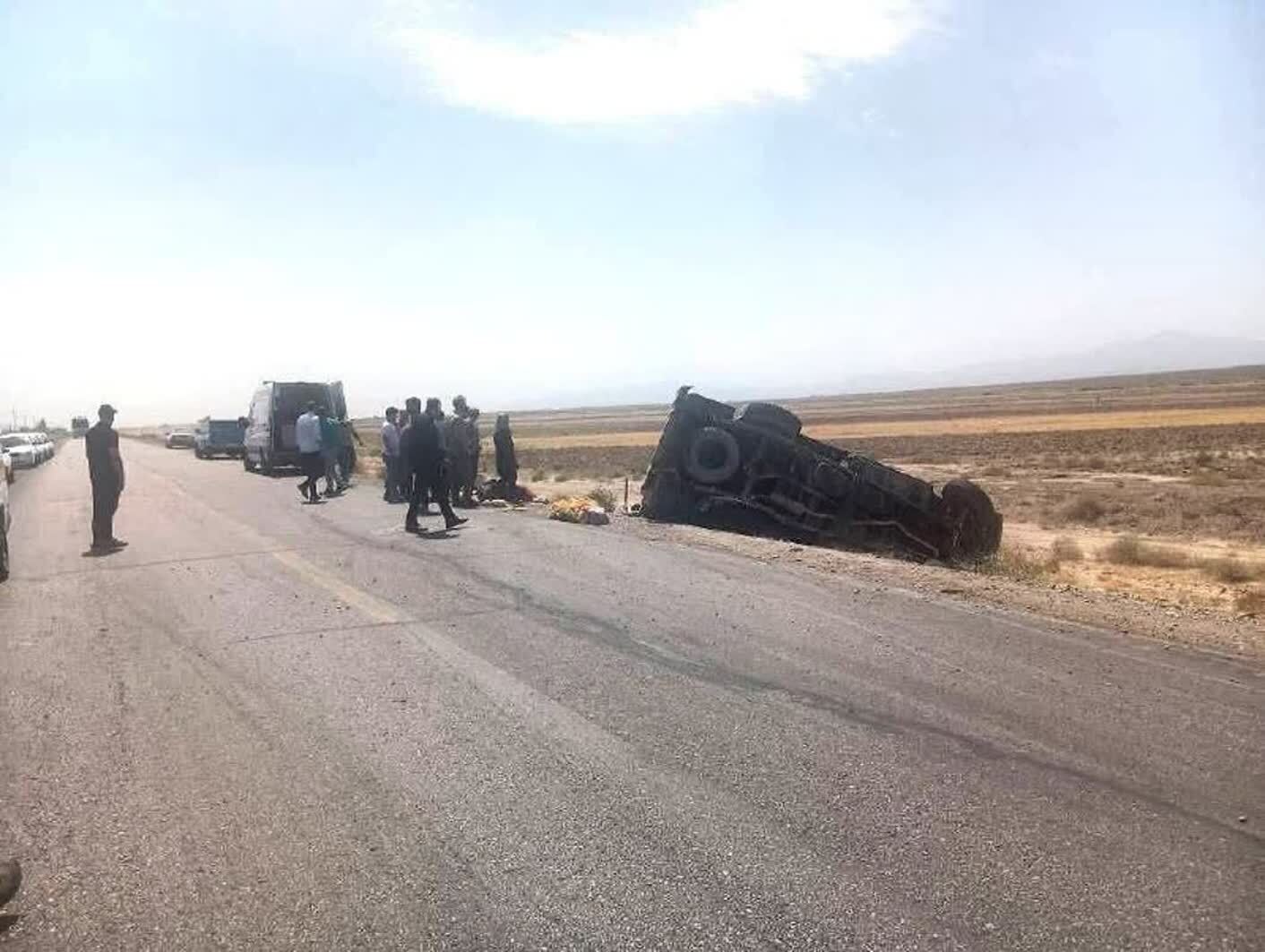 امدادرسانی به حادثه واژگونی نیسان با ۱۲ مصدوم