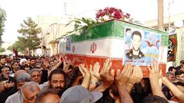 عطر لاله ها در شهر پیچید