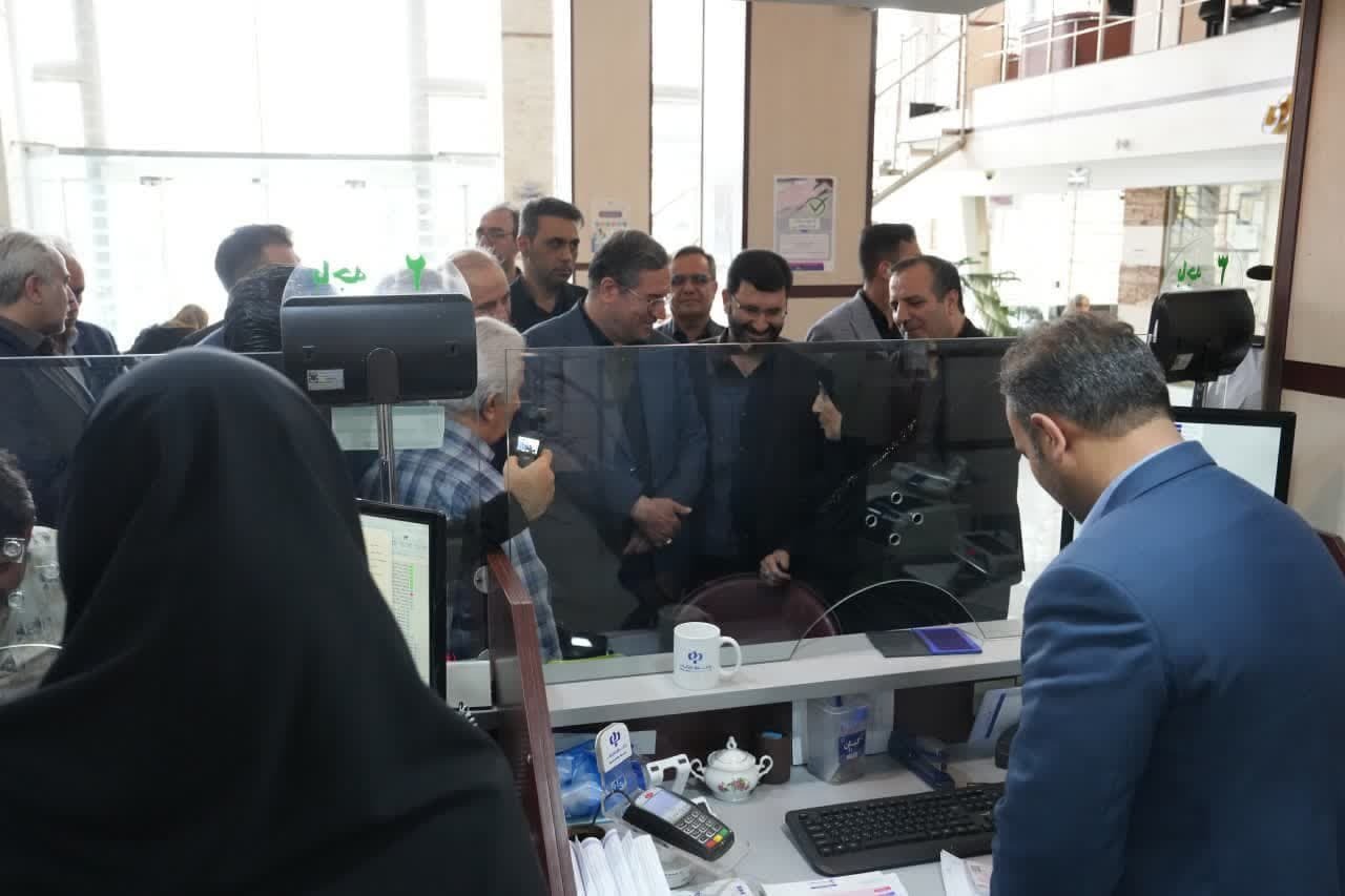 بازدید سرزده استاندار آذربایجان‌غربی از مدیریت شعب یکی ازبانکها