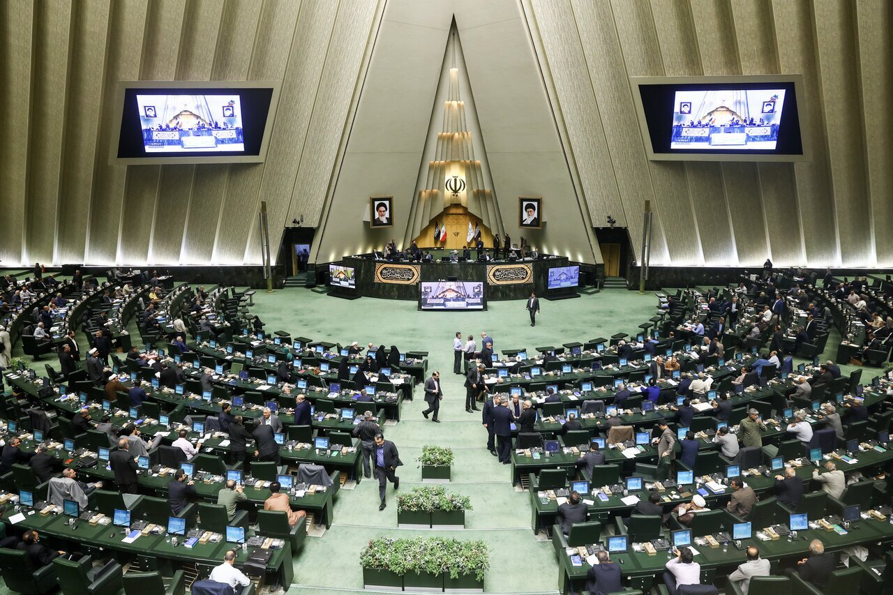 نمایندگان مجلس از پاسخ های وزیر ارشاد قانع نشدند نمایندگان مجلس از پاسخ های وزیر ارشاد قانع نشدند