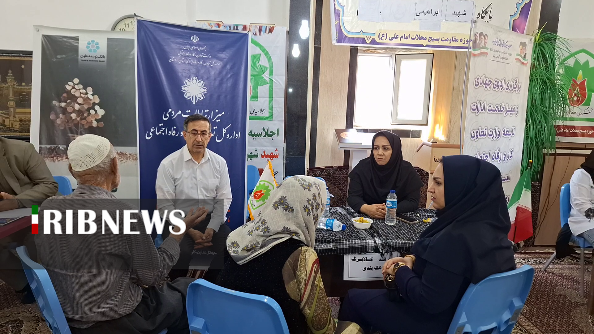 برپایی میز ارتباطات مردمی در روستای صلوات آباد سنندج برپایی میز ارتباطات مردمی در روستای صلوات آباد سنندج