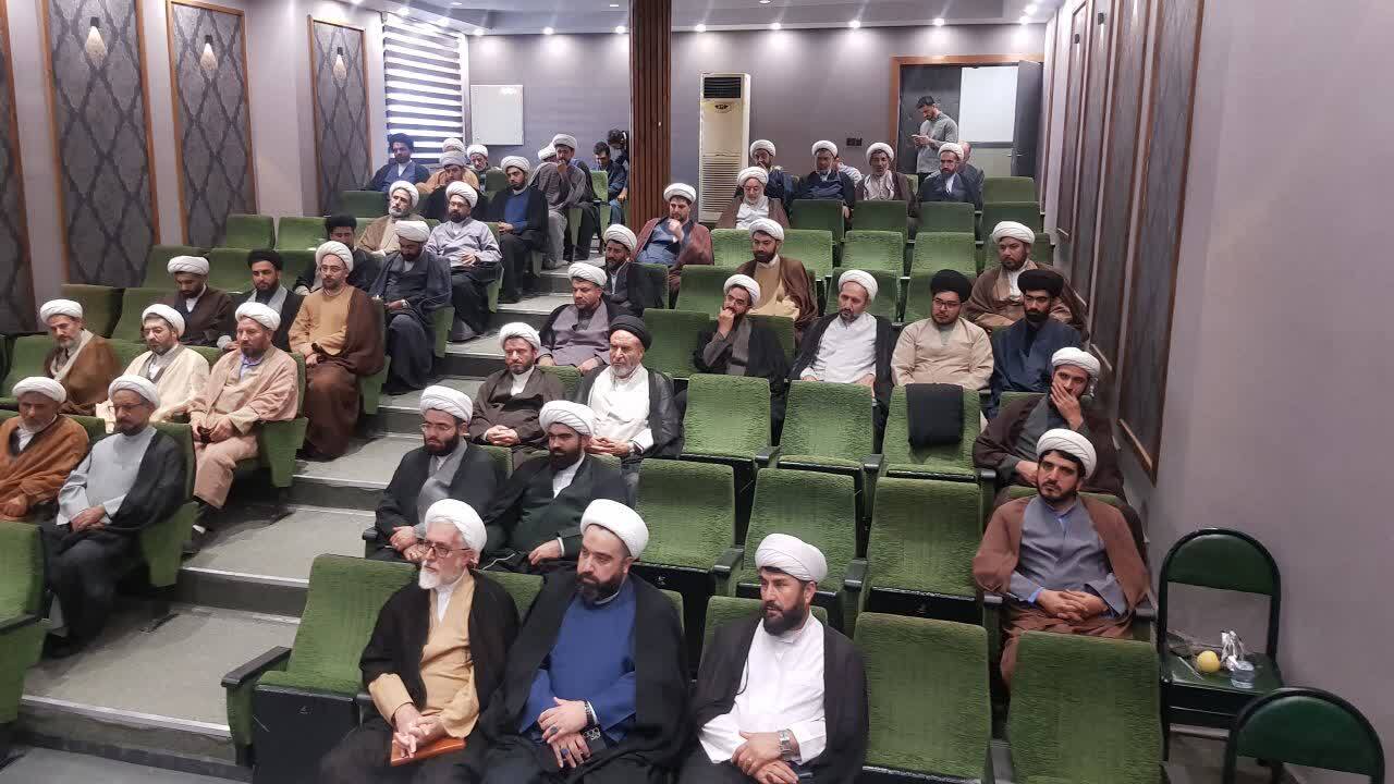 مدیران ادارات به اقامه نماز اول وقت توجه ویژه داشته باشند.  مدیران ادارات به اقامه نماز اول وقت توجه ویژه داشته باشند.