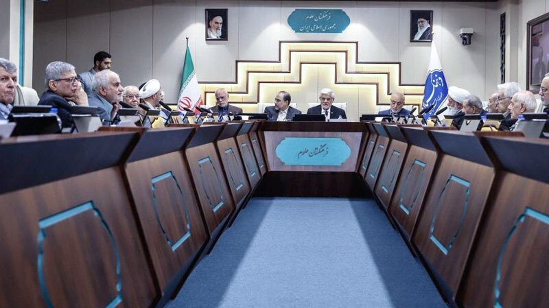 عارف: نگاه دولت چهاردهم اصلاح نظام آموزشی کشور است