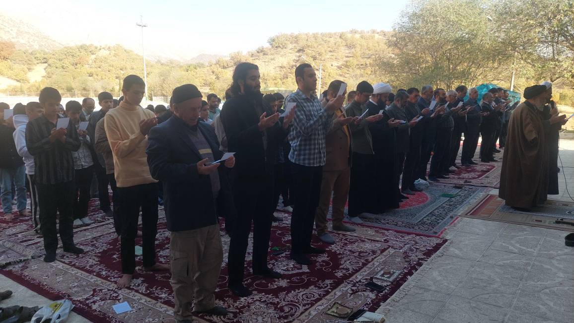اقامه نماز باران در حرم امامزاده شاه قاسم (ع) یاسوج اقامه نماز باران در حرم امامزاده شاه قاسم (ع) یاسوج