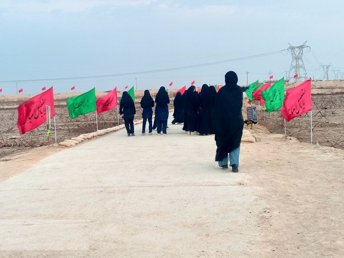 دانش آموزان اصفهانی و یزدی در یادمان های دفاع مقدس آبادان و خرمشهر دانش آموزان اصفهانی و یزدی در یادمان های دفاع مقدس آبادان و خرمشهر