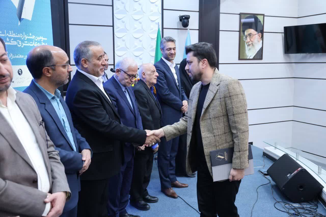 قدردانی از مطبوعات و رسانههای برتر خراسان جنوبی قدردانی از مطبوعات و رسانههای برتر خراسان جنوبی