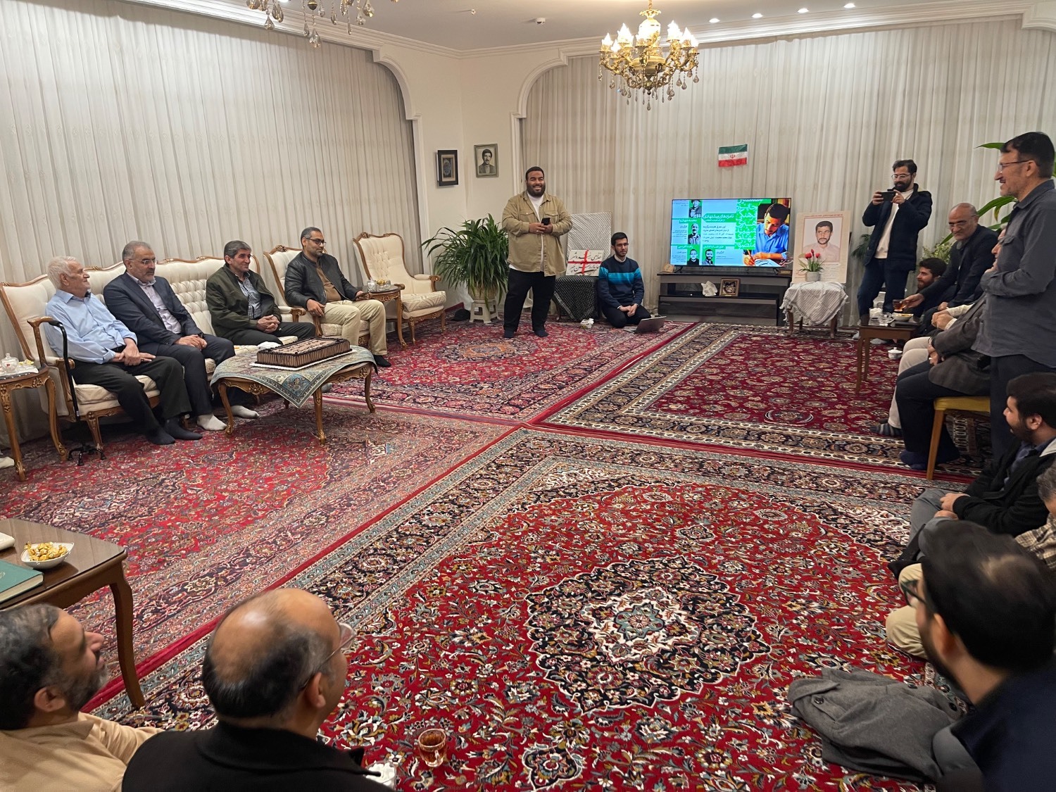 تجلیل از برگزیده جایزه فرهنگی و هنری شهید منصوب تجلیل از برگزیده جایزه فرهنگی و هنری شهید منصوب