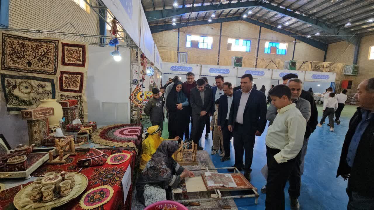 جشنواره محصولات غذایی و صنایع دستی در سیرجان جشنواره محصولات غذایی و صنایع دستی در سیرجان