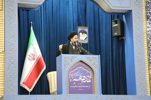 امام جمعه ارومیه: دشمن بدنبال تغییر سنت‌های جامعه و اعتقادات جوانان است