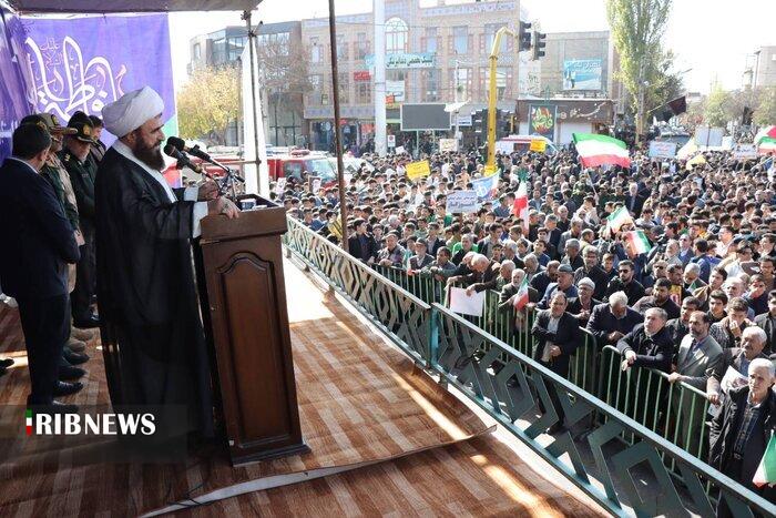 پیکر‌های مطهر سه شهید گمنام در اردبیل تشییع شد