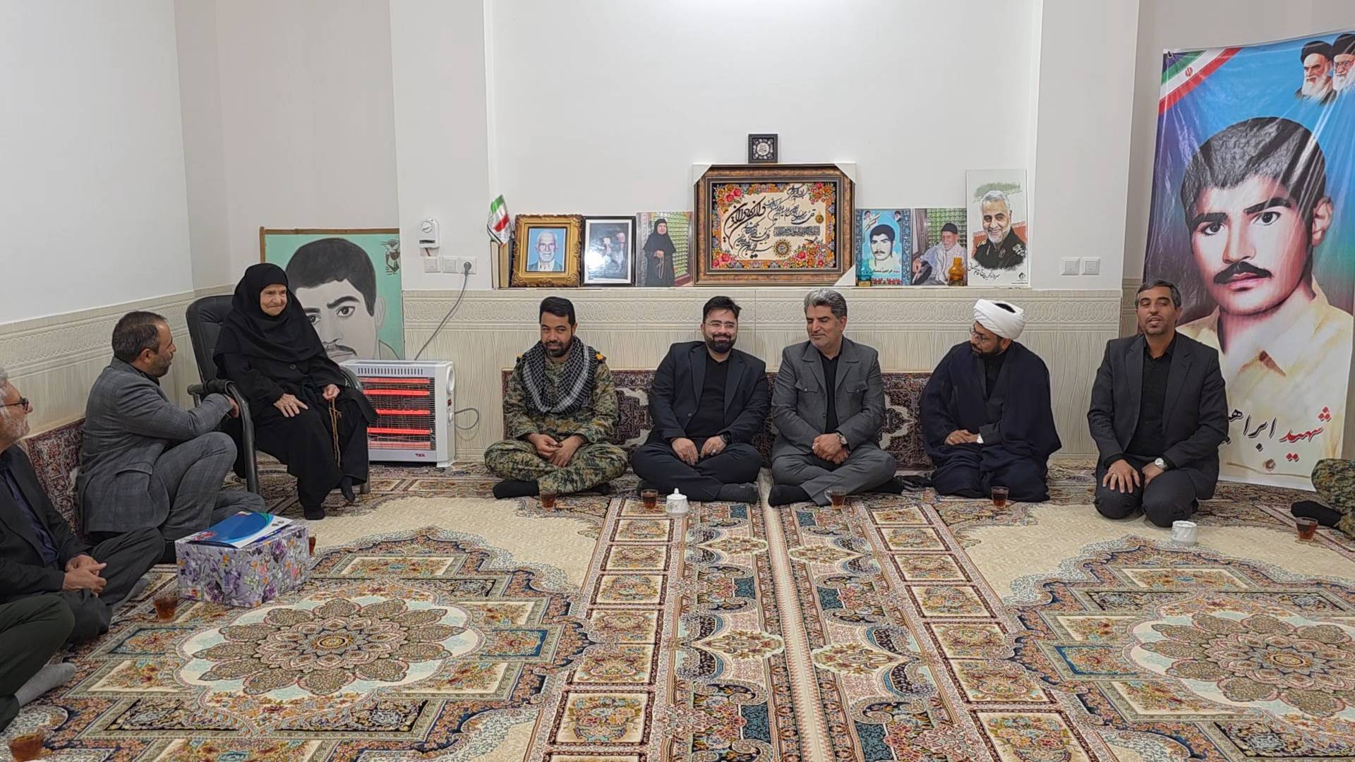 دیدار مسئولان خوروبیابانک با خانواده شهیدان شمسایی در مهرجان